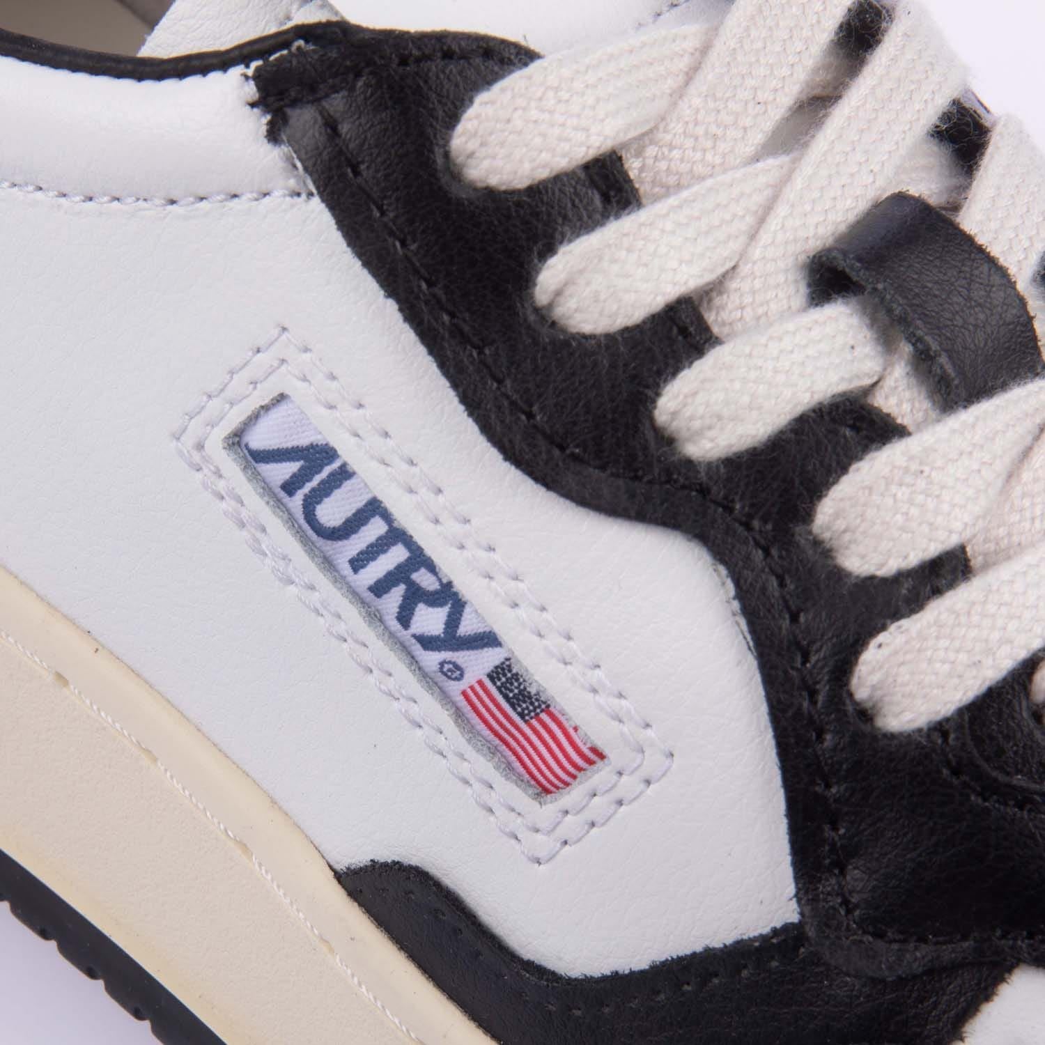 Autry Medalist Leather Court Trainers