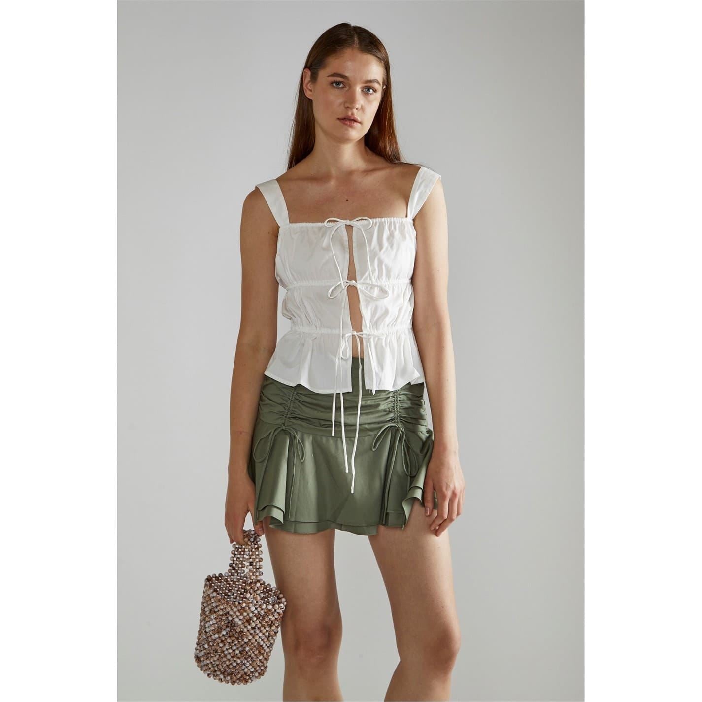 Narrated White Square Neck Sleeveless Top