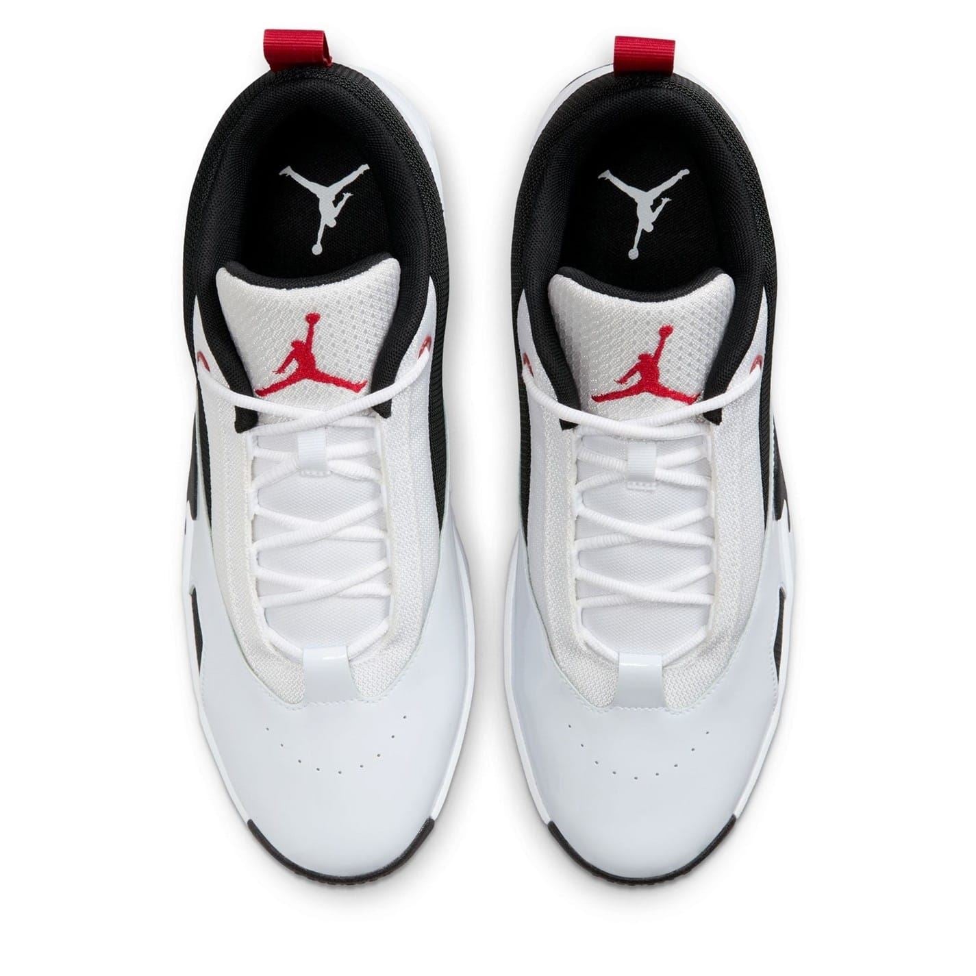 Air Jordan Max Aura Low Top Sneakers