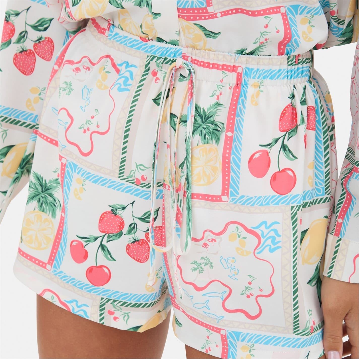 I Saw It First Crepe Shorts