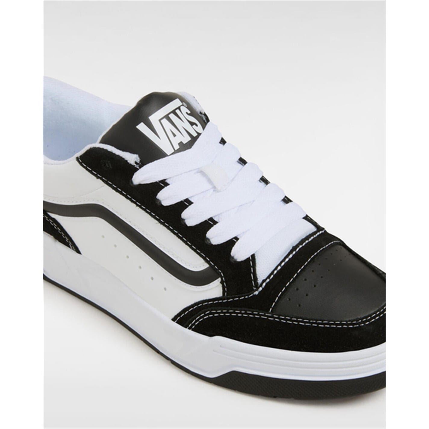 Vans Low Top Round Toe Flat Heel Sneakers